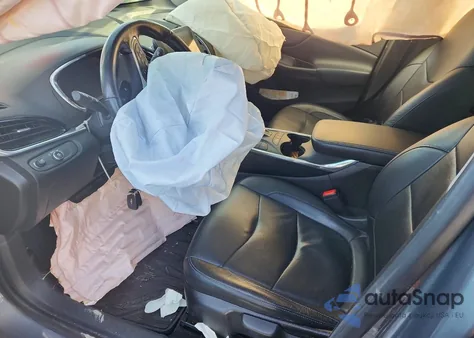 2018 Chevrolet Volt Premier z USA, uszkodzony, nr VIN 1G1RD6S51JU131495